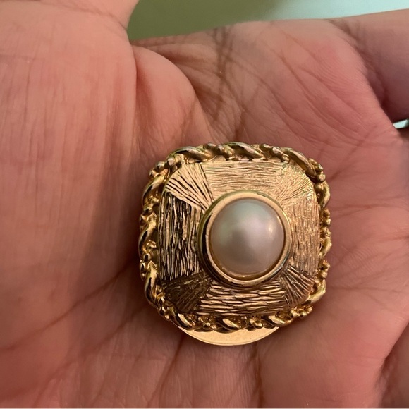 Elegant Gold and Pearl Women's Scarf Clip - Picture 3 of 5